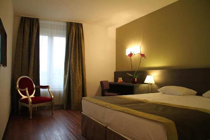 Room 9 of 49