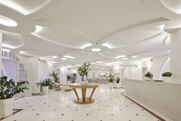 Entrance & Lobby