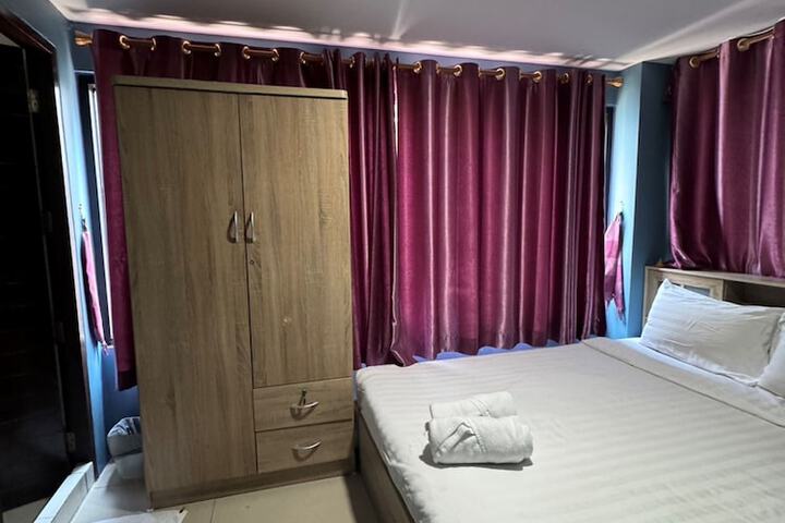 Room 9 of 27