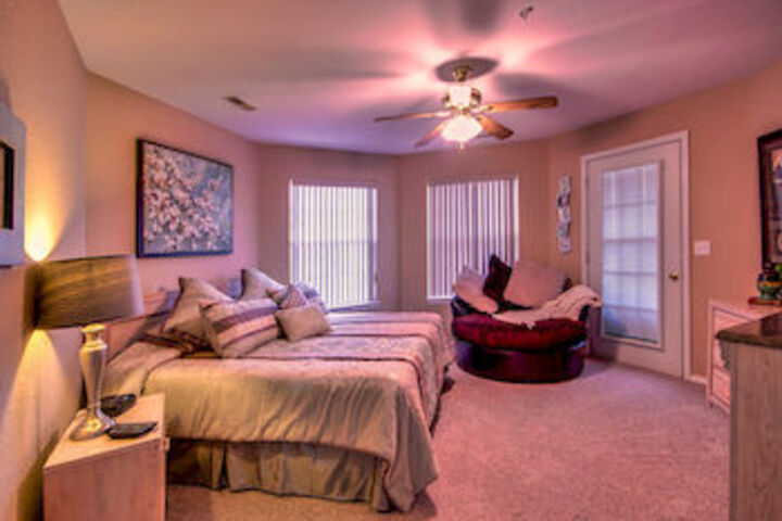 Room 6 of 18