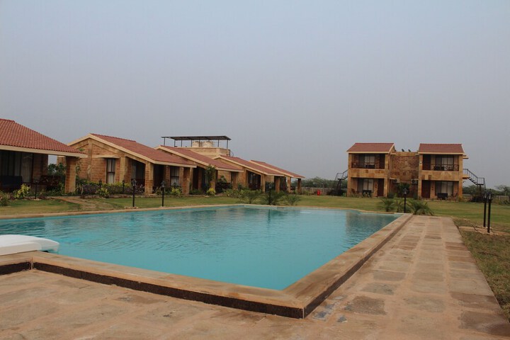 Pool 39 of 75