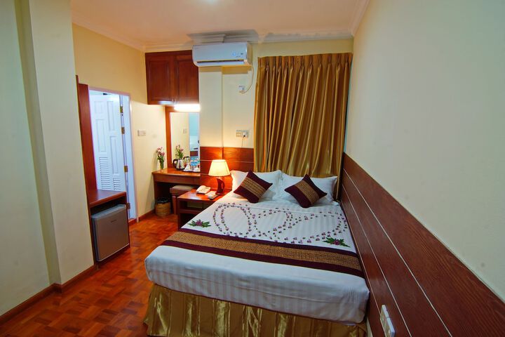 Room 15 of 153