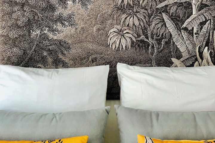 Room 12 of 27