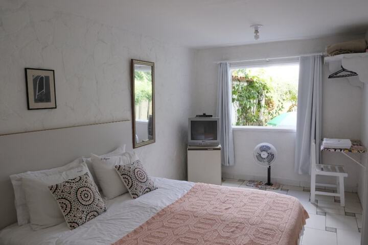 Room 9 of 28