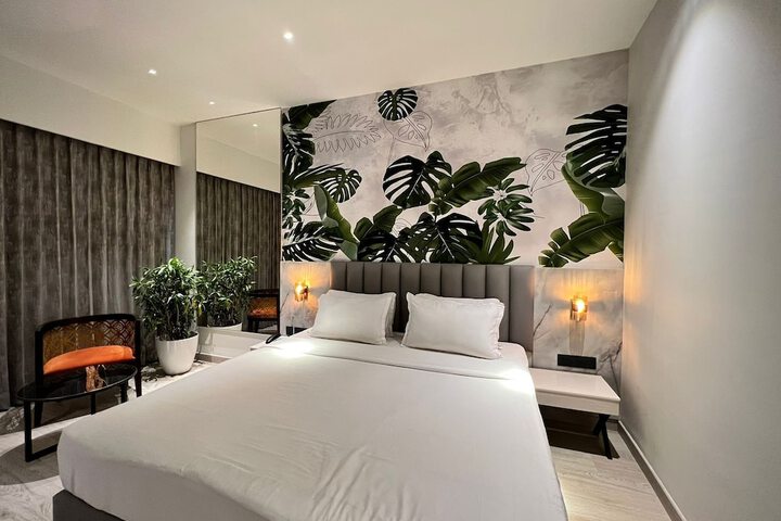 Room 19 of 38