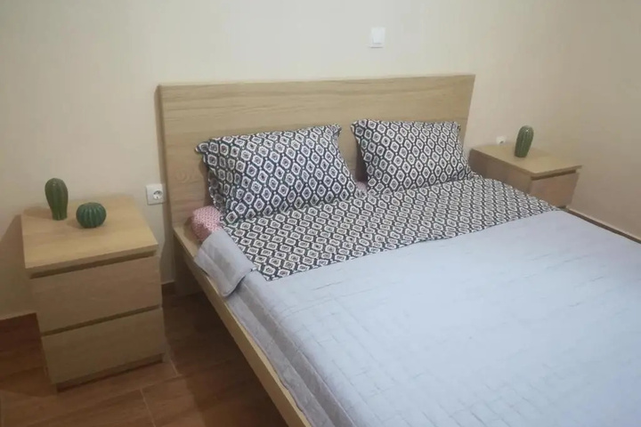 Room 2 of 9
