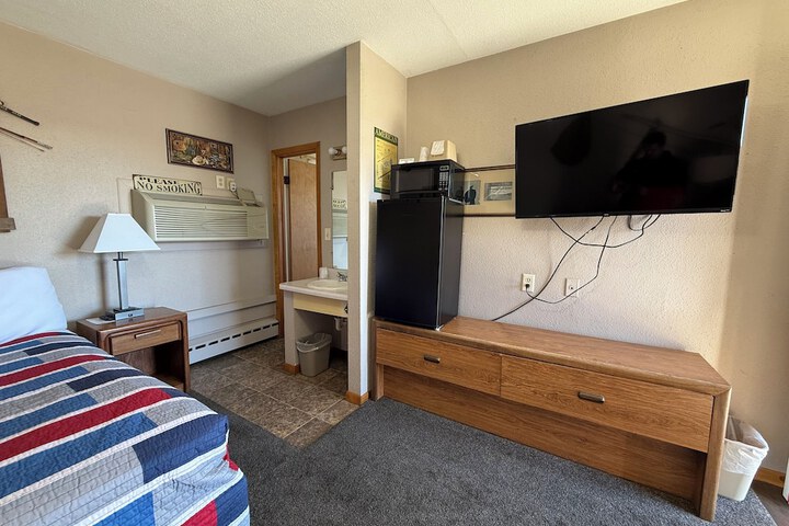 Room 9 of 28