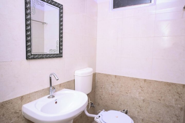 Room 5 of 8