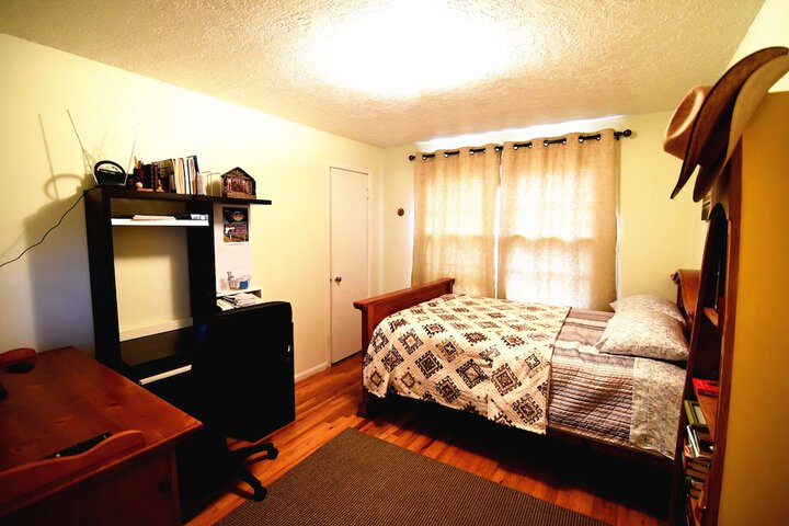 Room 7 of 24