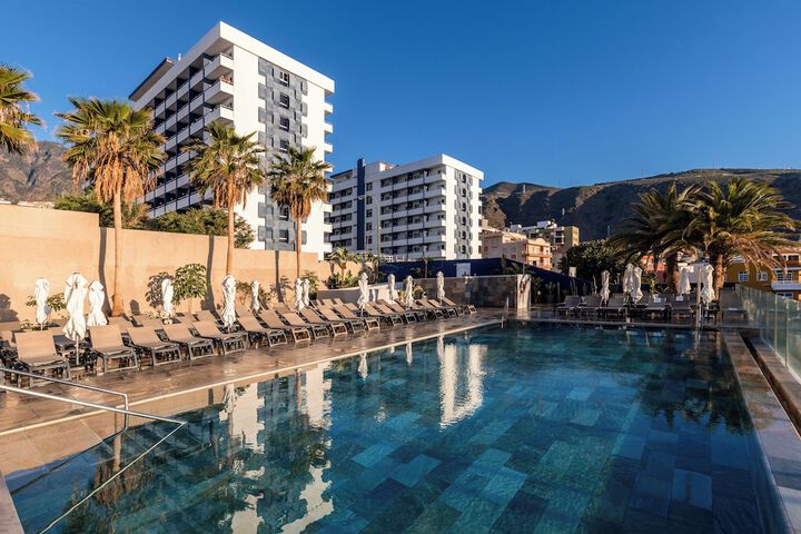Hotel Pool