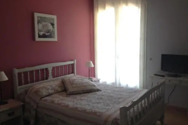 Room 4 of 12