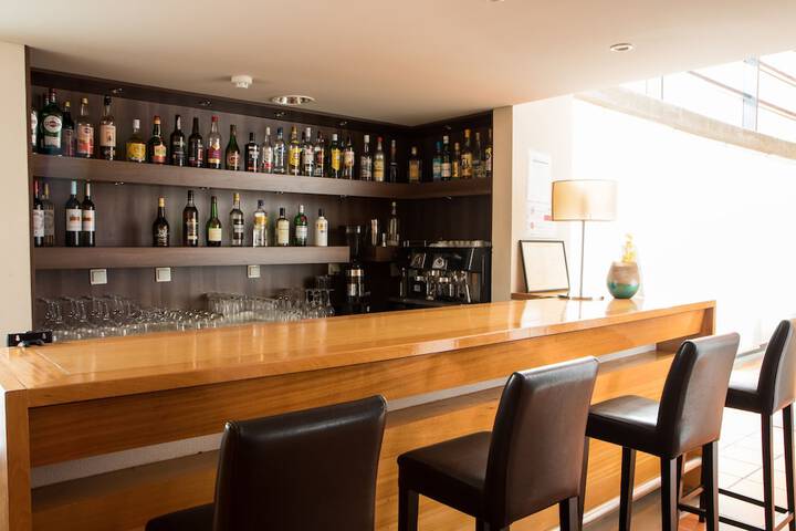 Lounge 42 of 54