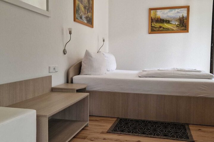 Room 8 of 30