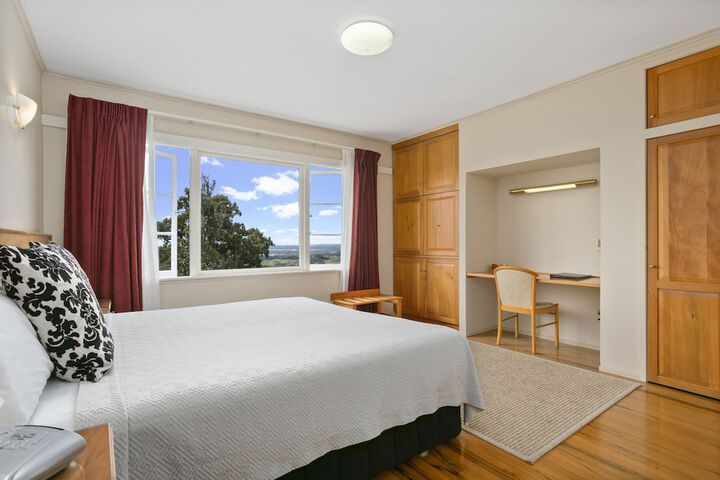 Room 13 of 87