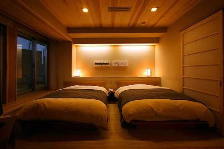Room 6 of 30