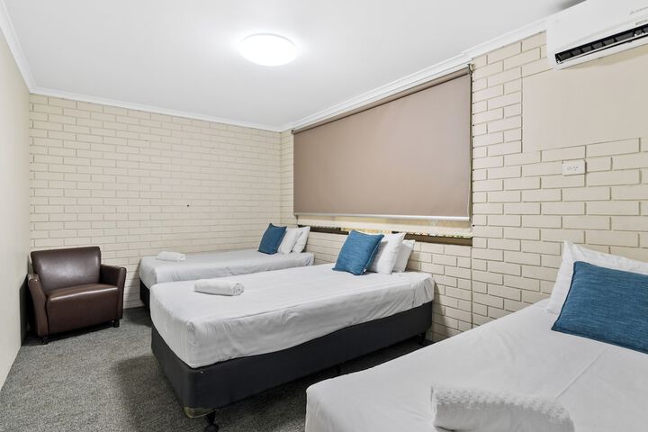 Room 15 of 34