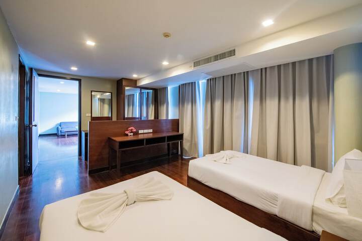 Room 8 of 36