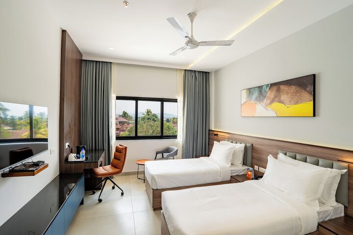 Room 6 of 18