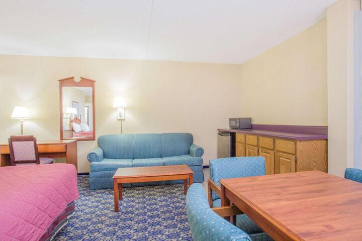 Efficiency Suite 2 Queen Beds (2 of 8)