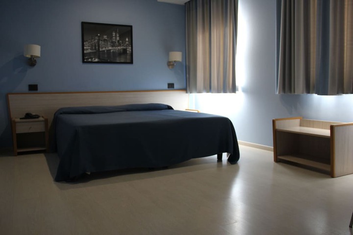 Room 8 of 37