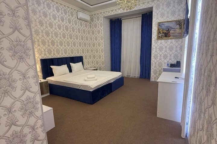 Room 27 of 107