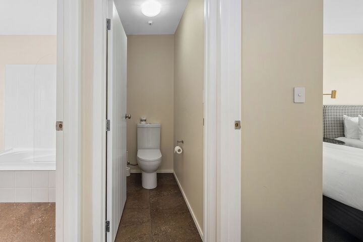 Room 32 of 47