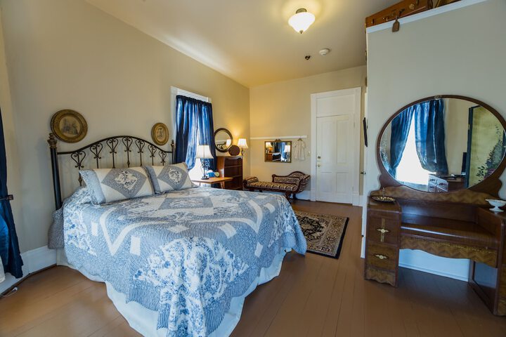 Room 12 of 32