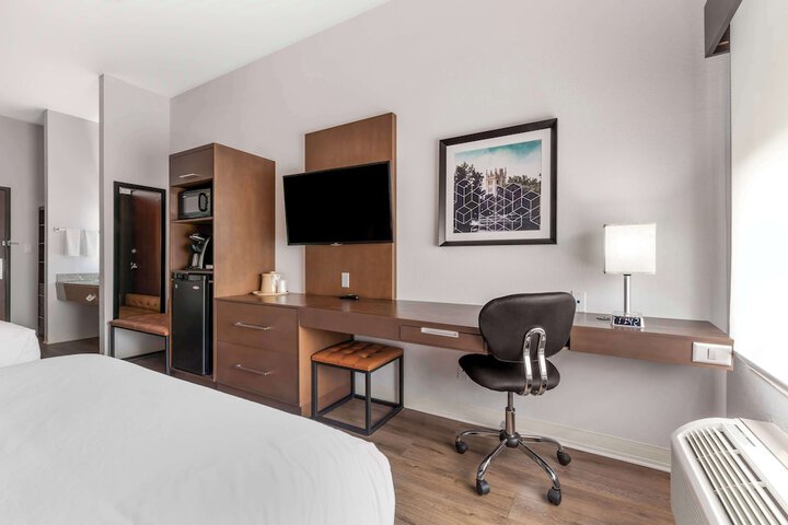 2 Queen Beds Microwave and Refrigerator Full Breakfast (7 of 7)