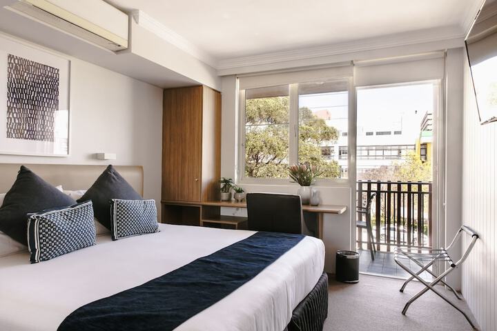 Room 4 of 40