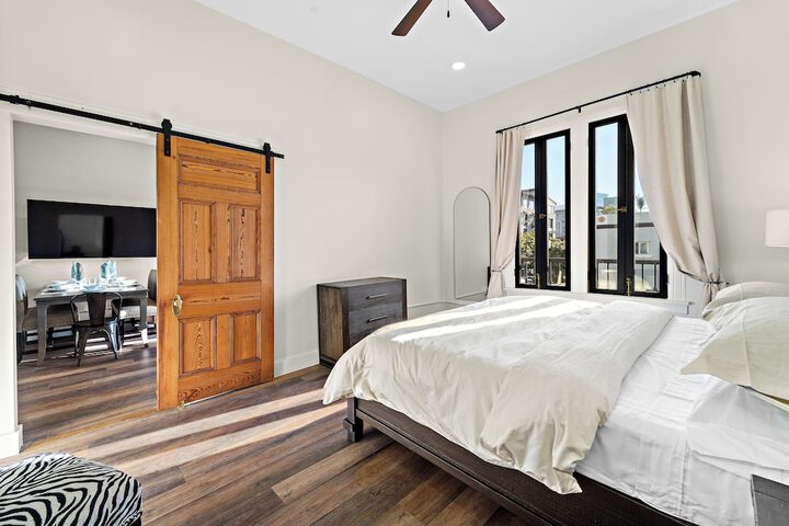 Room 5 of 9