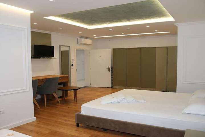Room 25 of 37