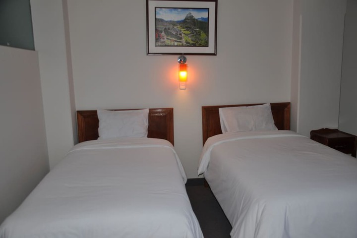 Room 2 of 28