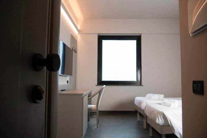Room 12 of 33