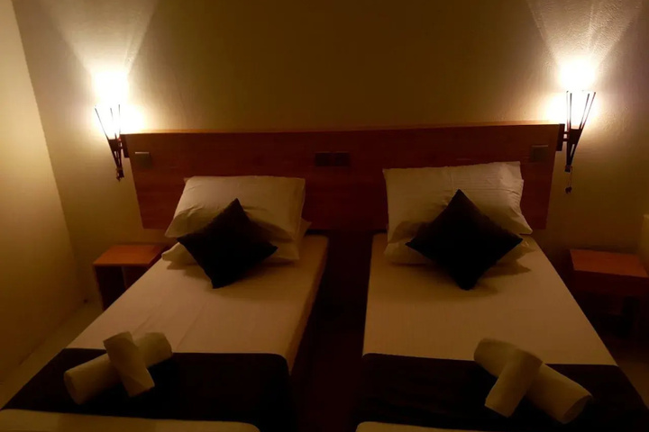 Room 14 of 27