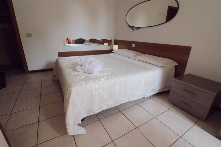 Room 21 of 34