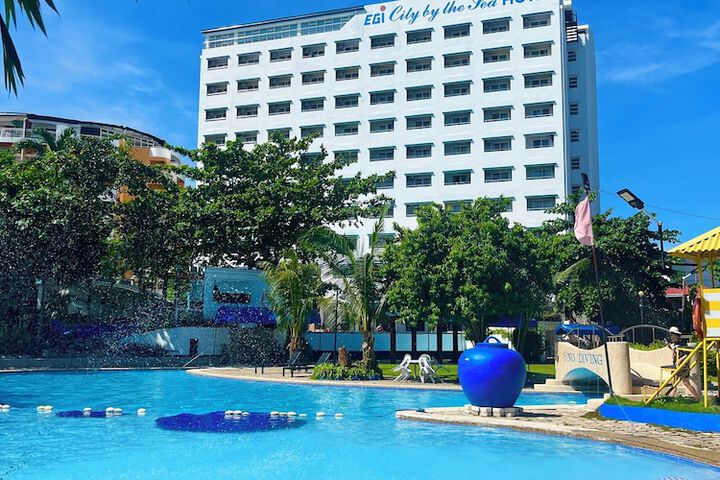 Pool Hotel