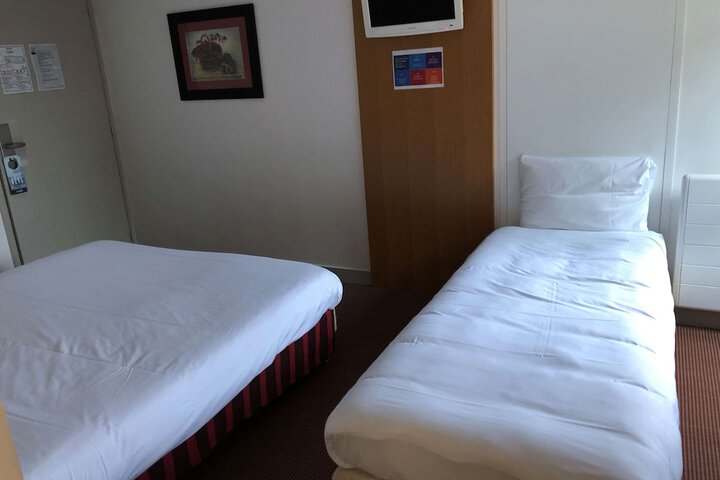 Room 25 of 95