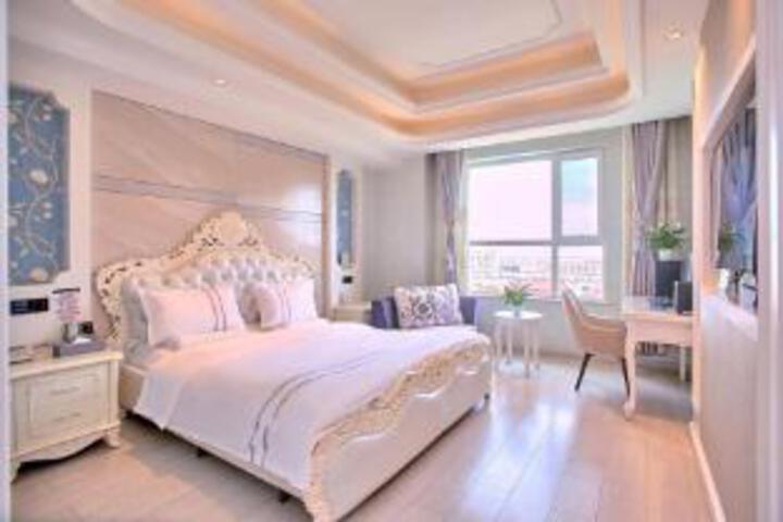 Room 7 of 9