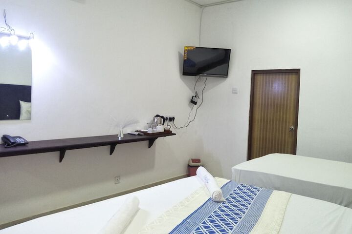 Room 11 of 14
