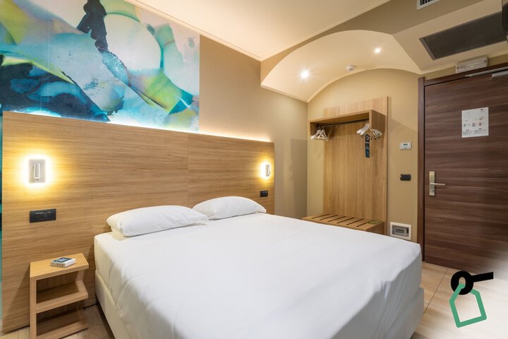 Room 17 of 35