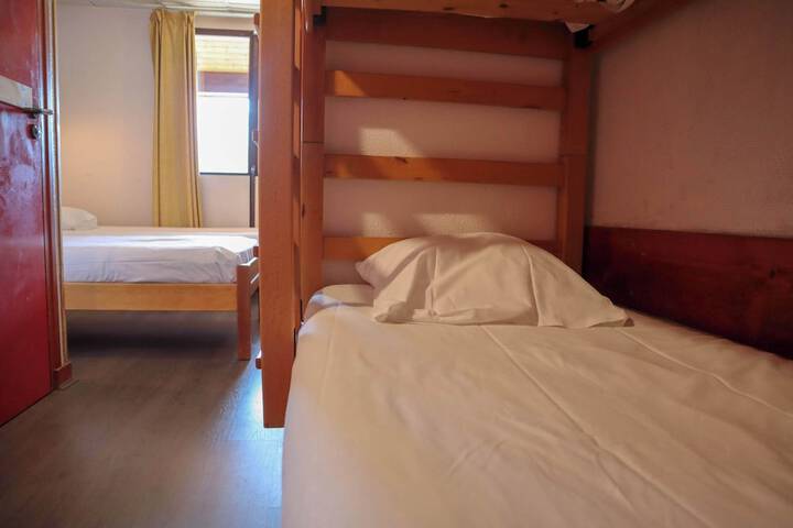 Room 12 of 25