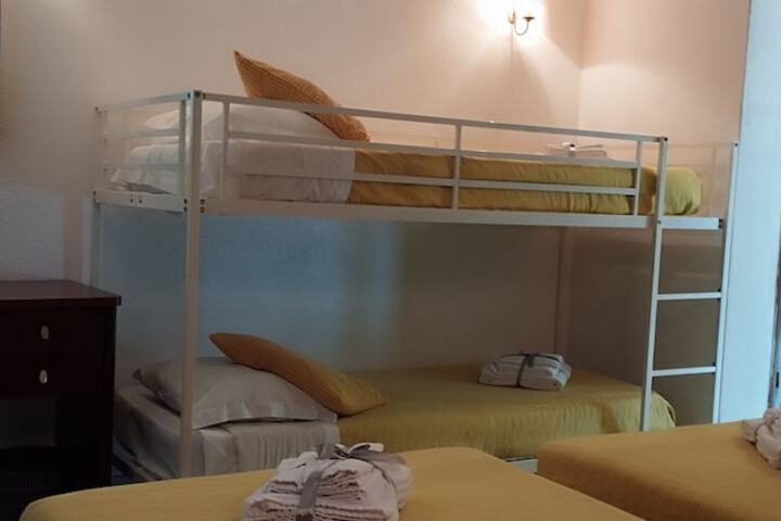 Room 34 of 82
