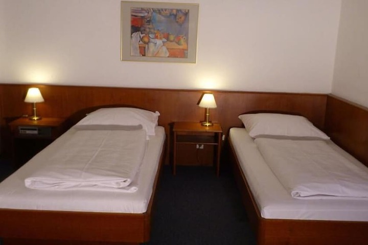 Room 9 of 44