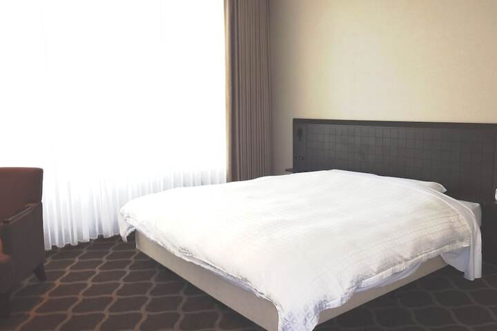 Room 6 of 33