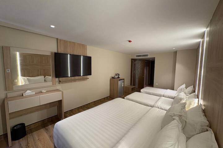 Room 11 of 25