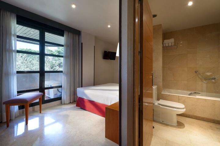 Room 12 of 33
