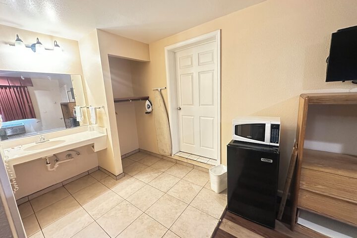 Room 31 of 35