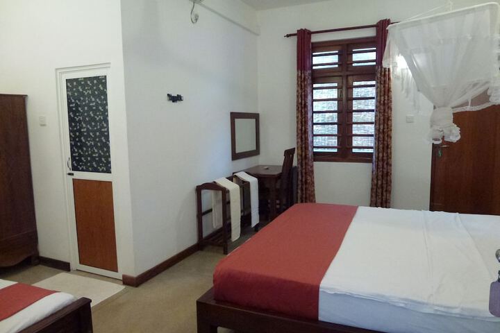 Room 3 of 20