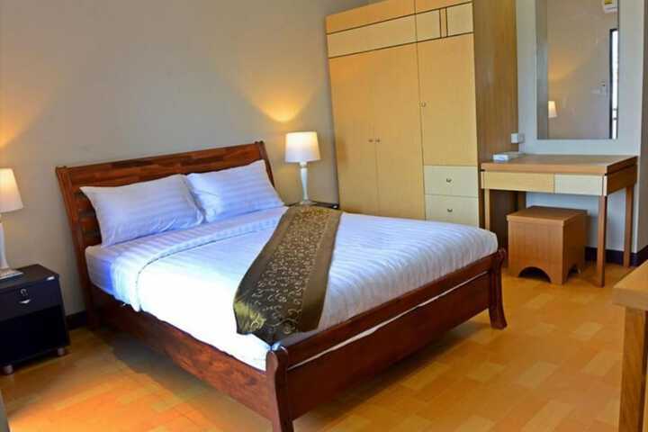 Room 8 of 18