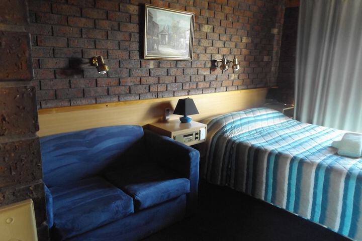 Room 12 of 50